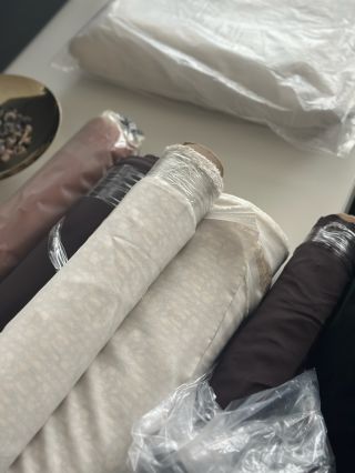 A recent edit in neutrals. Nothing missing. annahora silklounge neutralstyle loungewear slowfashion silkedit lifestyle...