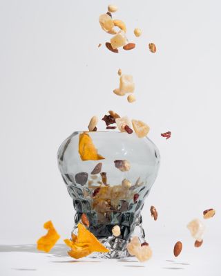 Everyday beauty, made to be used. The Hyldemor bowl in Grey Smoke. Hand-blown glass that turns simple moments into...