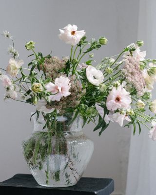 Flowers and glass have always spoken the same language. Lightness. Movement. Natural beauty. A celebration of summer in...