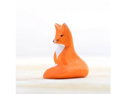 vulpe sezand fox sitting 8858 5 16342047655952 (1)