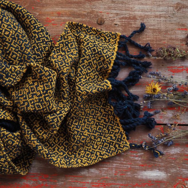 Nemusí pršet, jen když kape, není všechno zlato, co se třpytí, a i malý ždibec kvalitního kašmíru nadělá velké poňuňání....