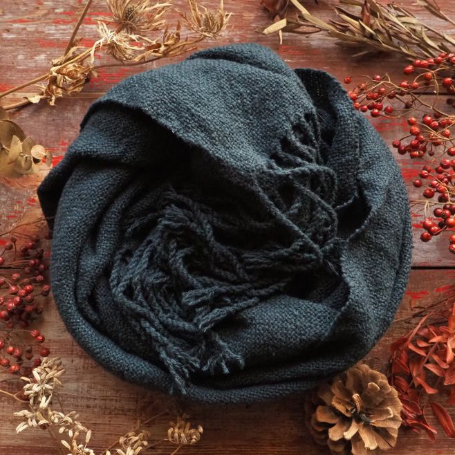 Uvnitř a vně, světlo a stín, struktura a barva. Ruční tkaní je sice už téměř dekádu můj každodenní chlebík, ale pořád mě...