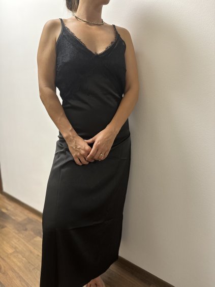 Černé šaty s krajkou