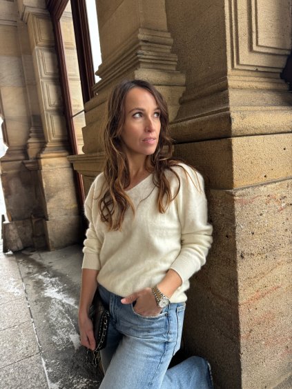 Svetr z kašmíru a vlny – V výstřih