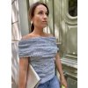 Off-shoulders top