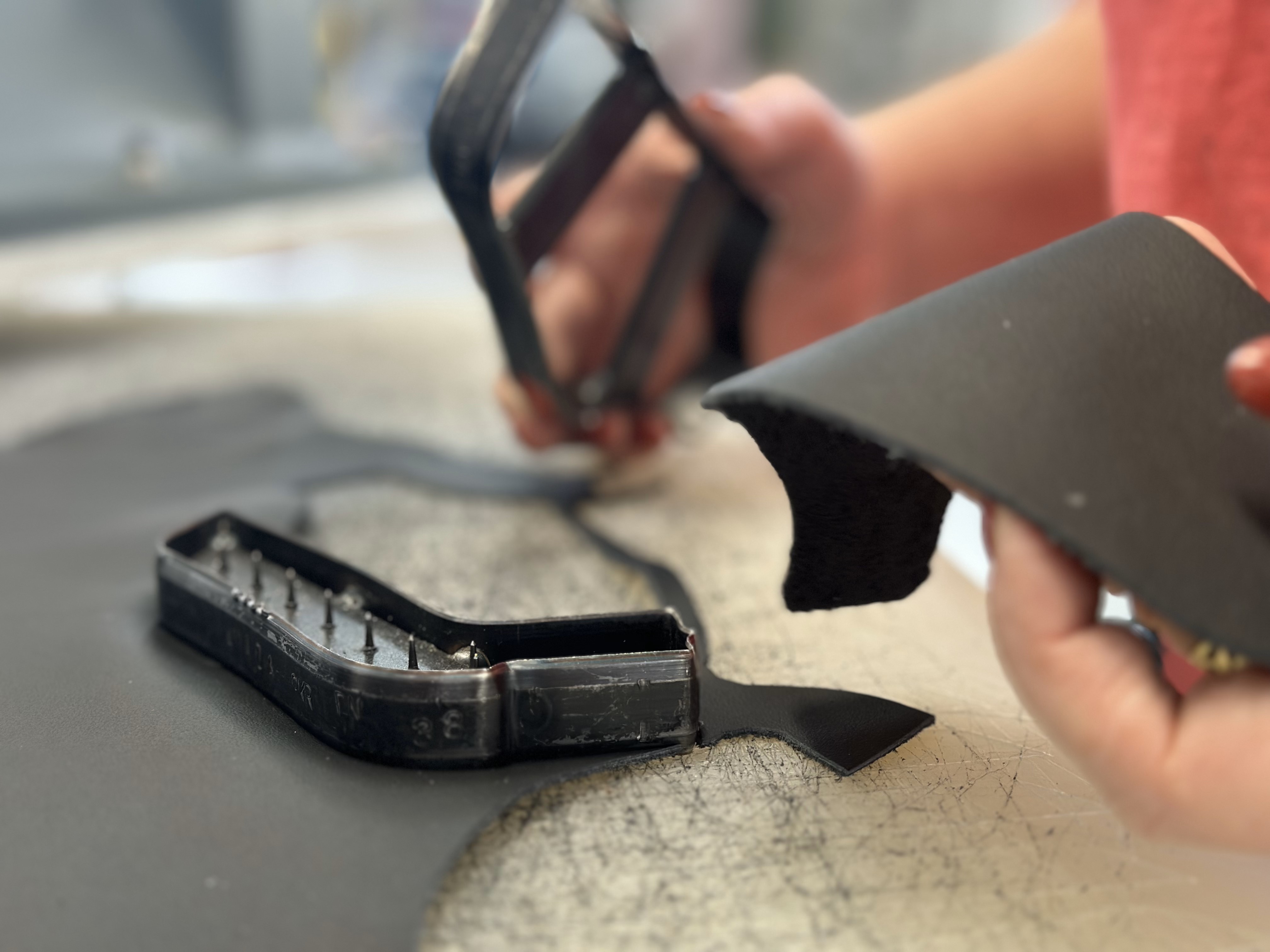 Náhled do řemesla: Vysekávání a příprava kůže při výrobě obuvi