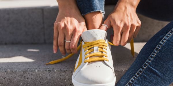 Barefoot v tehotenstve: Výhody a riziká nosenia bosých topánok pre budúce mamičky