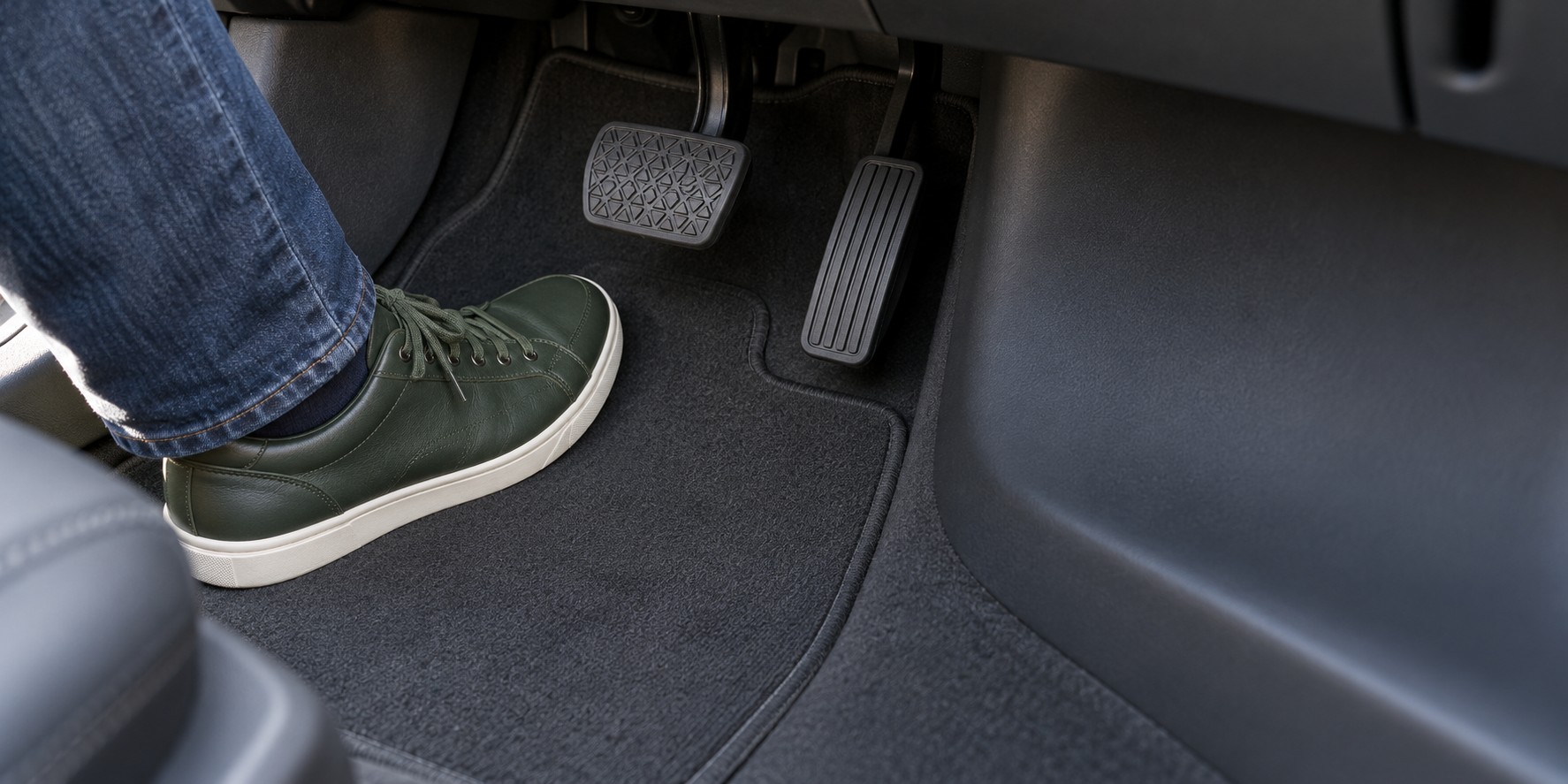 Barefoot shoes for driving: check the fit and pedals first
