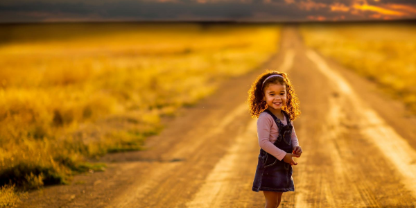 Lábujjhegyen járás gyermekeknél: mikor normális, és mikor kell foglalkozni vele