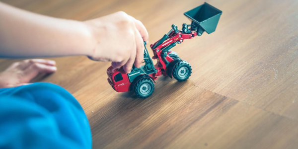 A gyermeki boltozat fejlődése és az első cipők: mikor kell cipőt adni és mikor jobb mezítláb hagyni