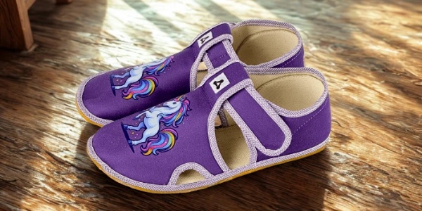 How to measure your child's feet at home