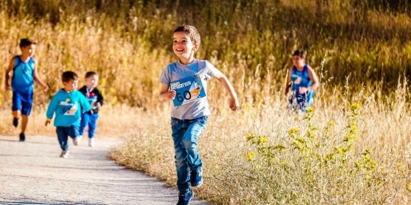 Kindersandalen: offene oder geschlossene Zehenpartie, Verschlüsse und Sohlen