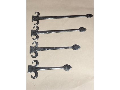 ozdobné kování na dveře