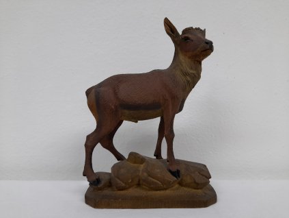 Jelen, kvalitní dřevěná plastika jelena