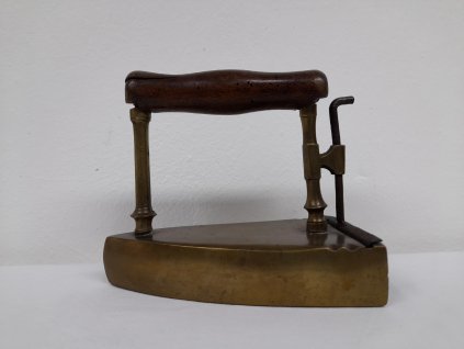 Mosazná žehlička z 19.století