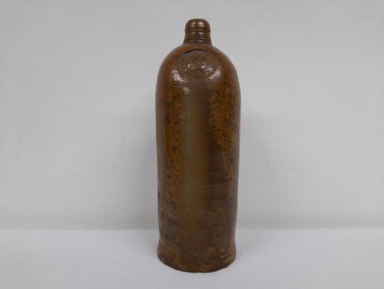 Kameninová lahev na minerální vodu z 19.století