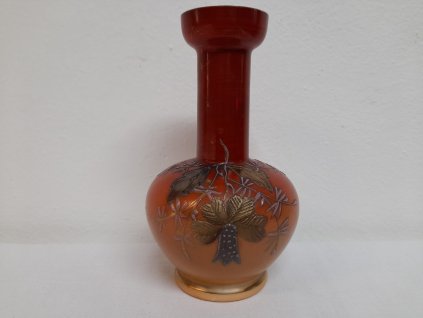 Vázička z mléčného skla