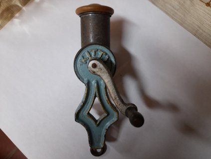 Dětský litinový mlýnek