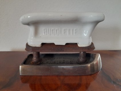 Porcelánová žehlička Bugolette z rok 1935