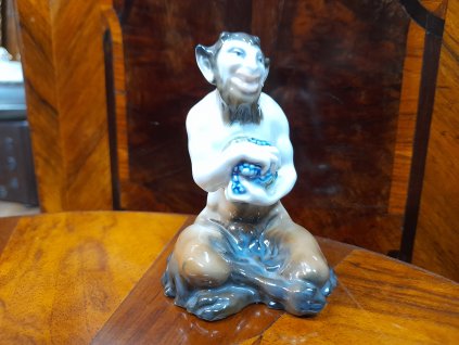 Faun s hrozny vína Rosenthal