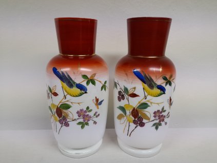 Starožitné vázy, mléčné sklo, ptáčci, ptáček