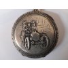 Veliké kapesní hodinky Doxa s motivem automobilu z roku 1906