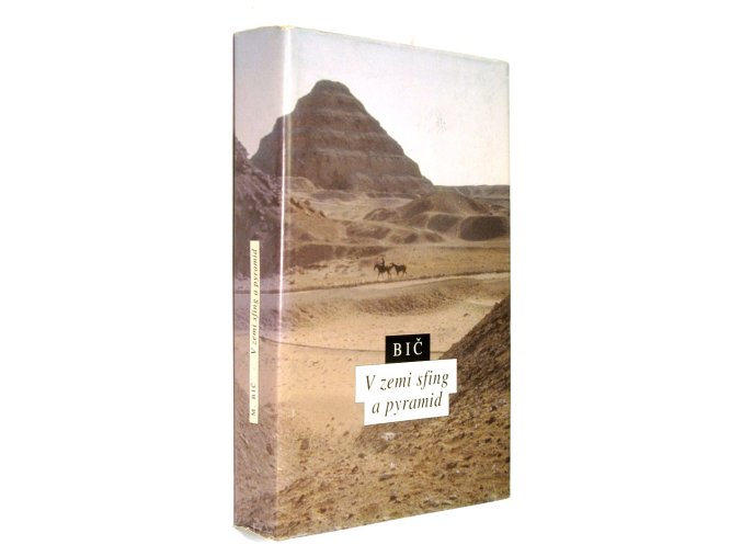 V zemi sfing a pyramid