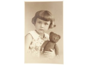 Děvčátko s medvídkem