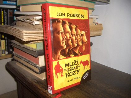 Muži, co zírají na kozy
