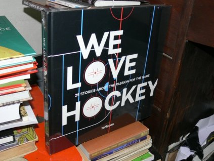 We Love Hockey (anglicky, německy a rusky)