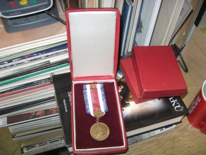 Medaile za obětavou práci pro socialismus (1976)