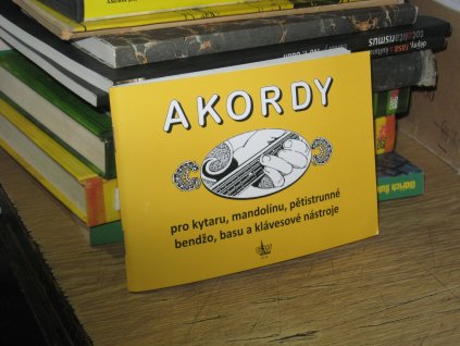 Akordy pro kytaru, mandolínu, pětistrunné bendžo, basu a klávesové nástroje