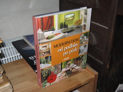 Moderní dům od podlahy po půdu