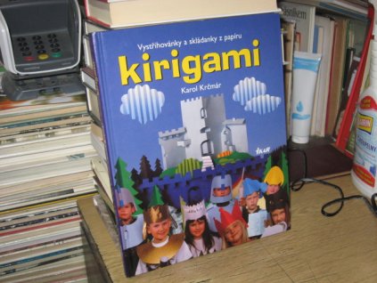 Kirigami: Vystřihovánky a skládanky z papíru