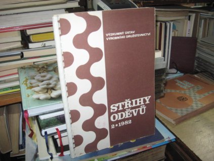 Střihy oděvů 2/1982