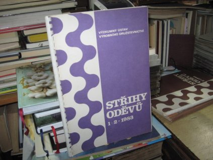 Střihy oděvů 1+2/1983