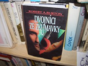 Dvojníci ze zkumavky - lékařské prostředí