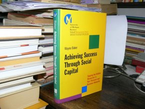 Achieving Success Through Social Capital (angl.)