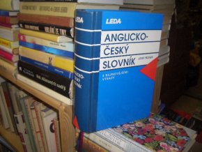 Anglicko-český slovník s nejnovějšími výrazy