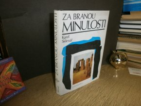 Za branou minulosti