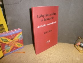 Labyrint světa a historie - dvě knihy o demokr.