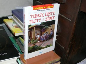 Terasy, cesty, ploty a zídky