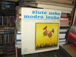 Žluté nebe, modrá louka