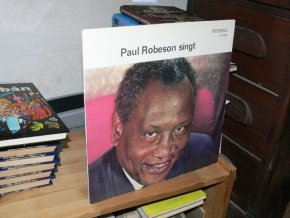 Paul Robeson singt