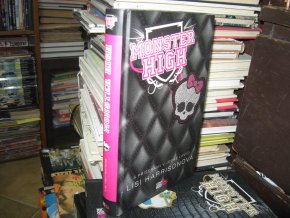 Monster High. S příšerami v jedné lavici