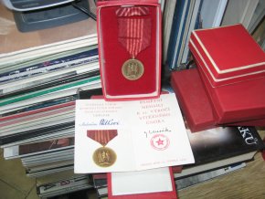 Pamětní medaile k 25. výročí vítězného února (1973 G. Husák)