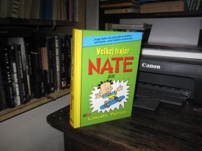 Velkej frajer Nate jede