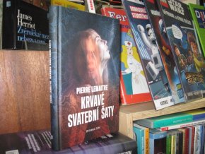 Krvavé svatební šaty