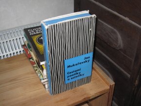 Cestami poetiky a estetiky
