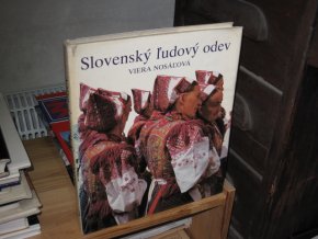 Slovenský ludový odev
